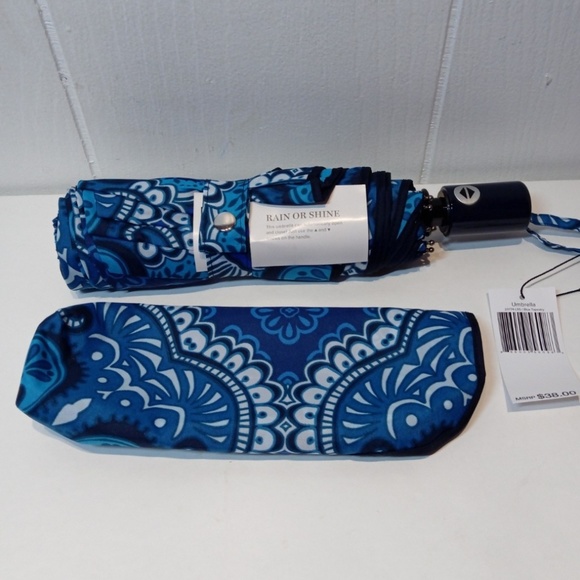 Vera Bradley Accessories - NWT Vera Bradley Umbrella in Blue Tapestry Vera Bradley Accessories - NWT Vera Bradley Umbrella in Blue Tapestry